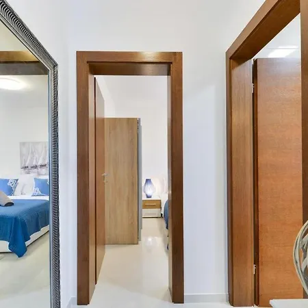 Velic Apartment *